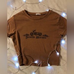 light brown/ orange cropped baby tee with design 🧸